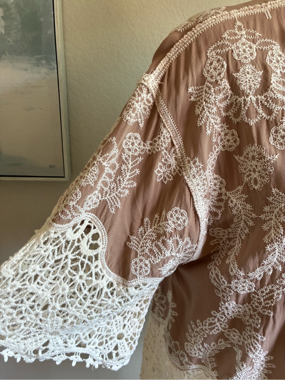 Democracy Boho Crochet Trim Kimono in Taupe & Cream Size Small - Picture 4 of 8